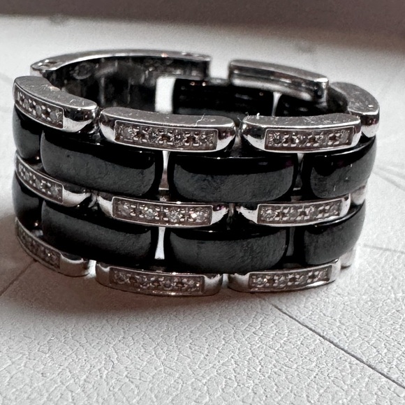 ✨ Stunning One Of A Kind CHANEL Ultra Diamond Black Ceramic 18k White Gold Ring - Picture 6 of 16